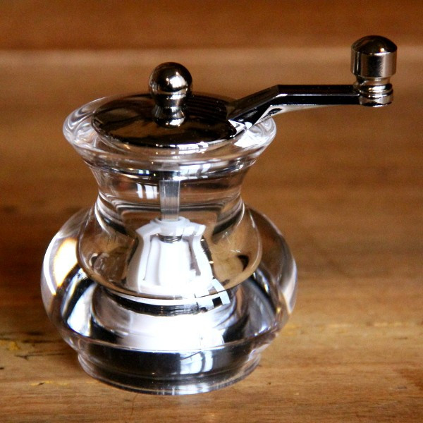 SPICE MILL WITH CRANK HANDLE